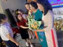 tặng hoa.jpg - 