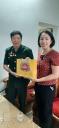 trao quà cựu chiến binh.jpg - 